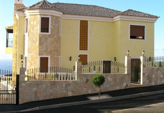 Grosszügige Villa mit Panoramablick
