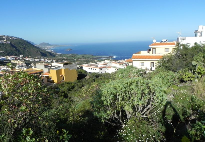 Baugrundstück mit Projekt für zwei Doppelhaushälften