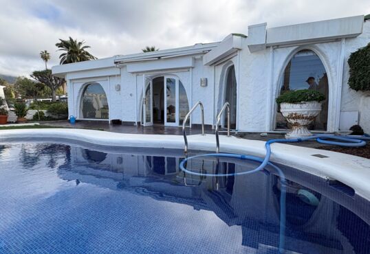 Außergewöhnlicher Bungalow mit Blick auf den Atlantik, Teide und Puerto