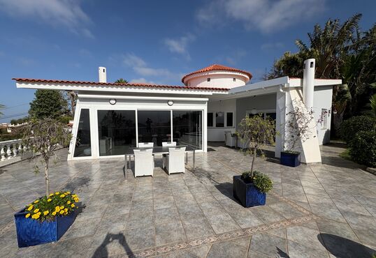 Architektenvilla plus Baugrundstück in bestechender Aussichtslage