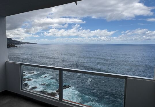 Moderne Wohnung in spektakulärer Lage am Meer