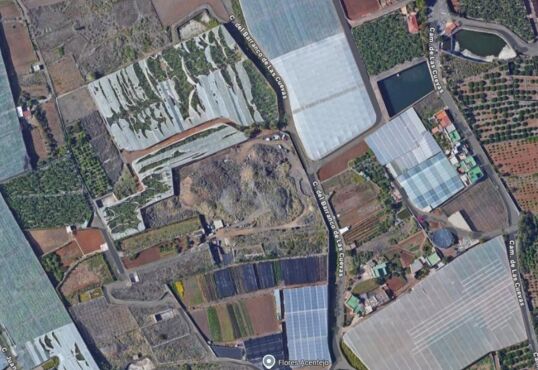 Großes landwirtschaftliches Grundstück