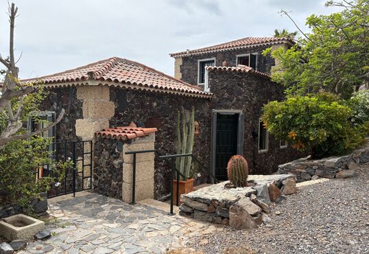 Stilechte Finca in absoluter Alleinlage mit Panoramablick
