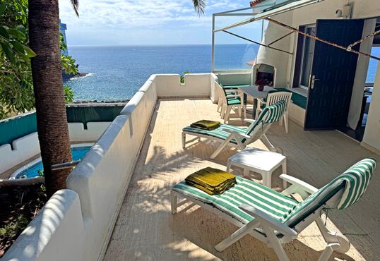 Chalet in unwiederbringlicher Lage direkt am Meer