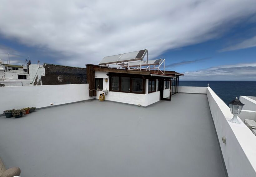 Großes Haus direkt am Meer