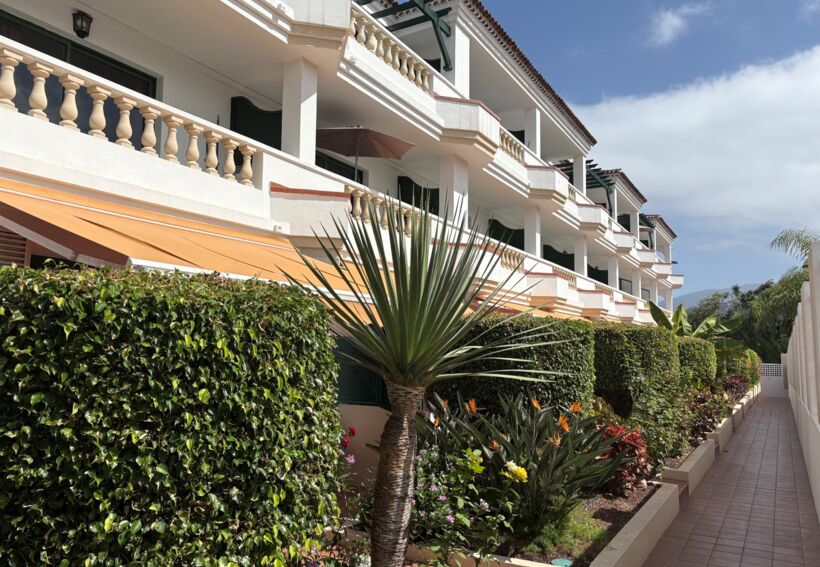 Sonnige Wohnung mit Pool und Bergblick