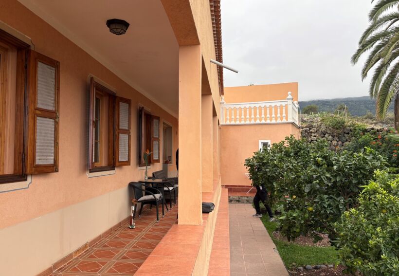 Großzügiges Haus mit Garten und Meerblick