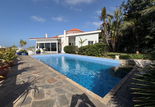 Architektenvilla plus Baugrundstück in bestechender Aussichtslage