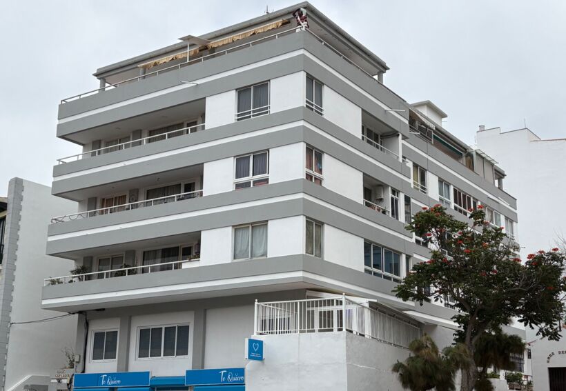 Zentrale Wohnung mit zwei Terrassen und Meerblick