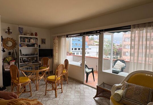 Zentrale Wohnung mit zwei Terrassen und Meerblick