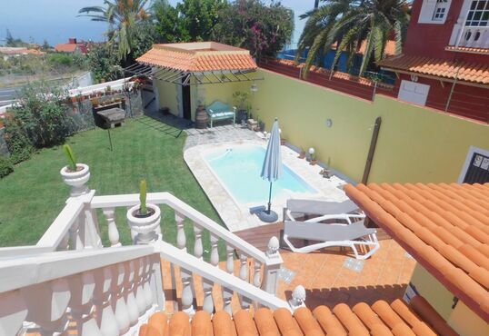 Großzügiges Chalet mit Pool und Panoramablick