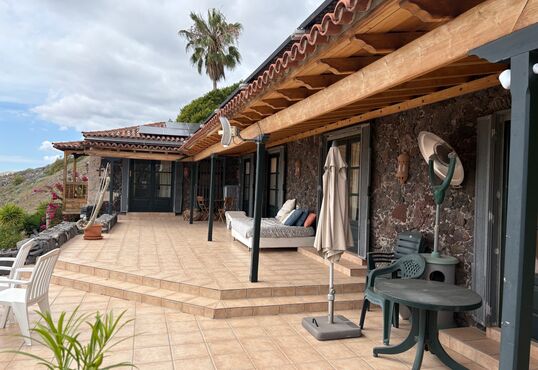 Stilechte Finca in absoluter Alleinlage mit Panoramablick