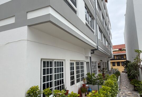 Zentrale Wohnung mit zwei Terrassen und Meerblick