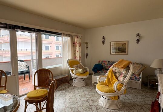 Zentrale Wohnung mit zwei Terrassen und Meerblick